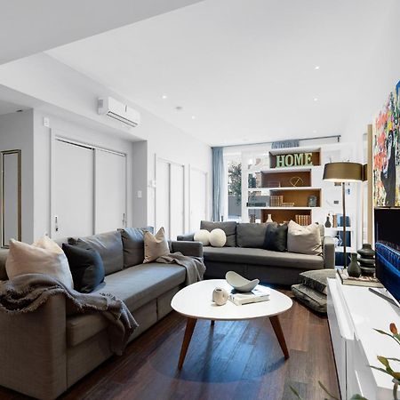 Апарт отель Liv Mtl Soho Монреаль Экстерьер фото