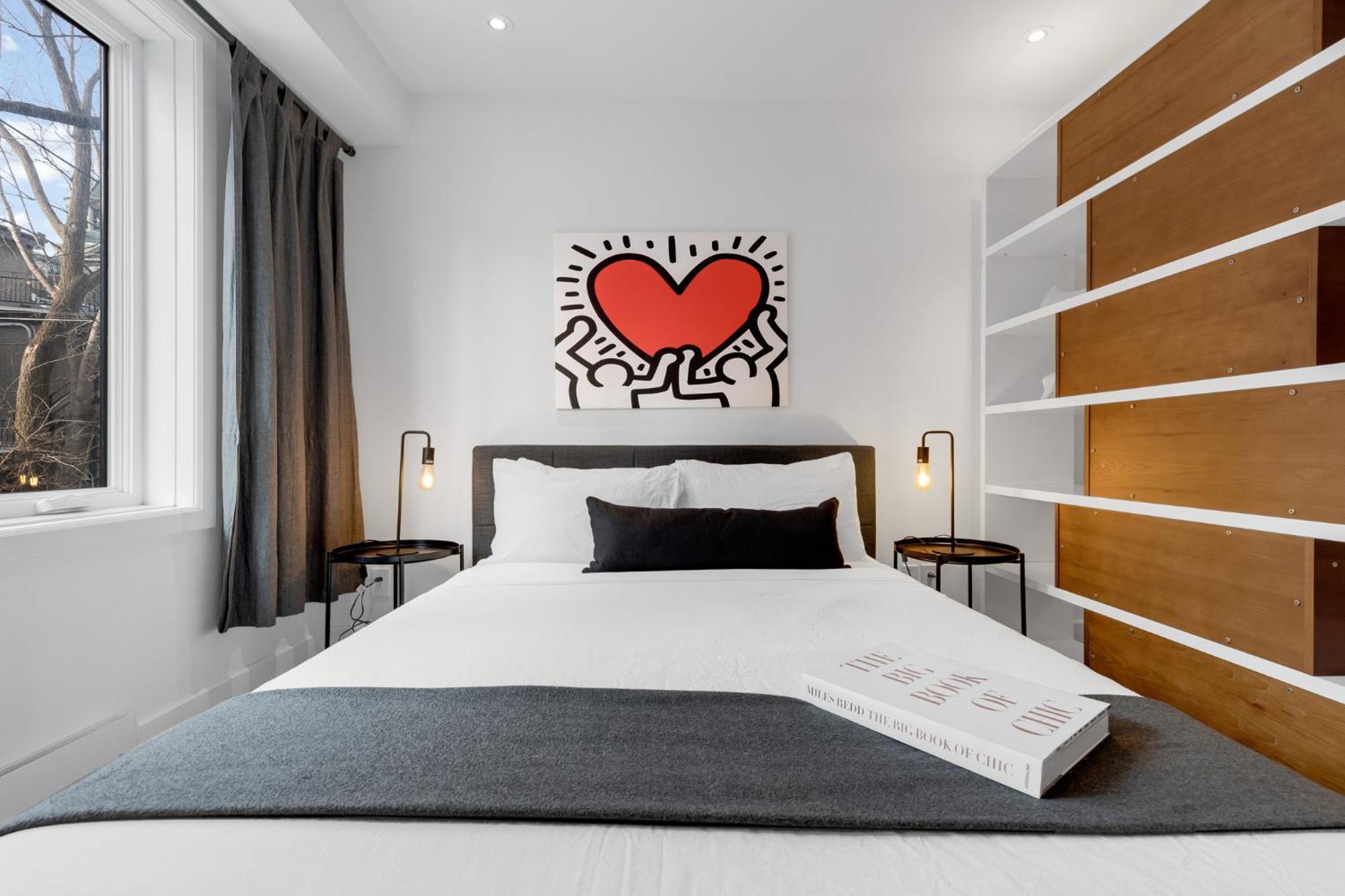 Апарт отель Liv Mtl Soho Монреаль Экстерьер фото