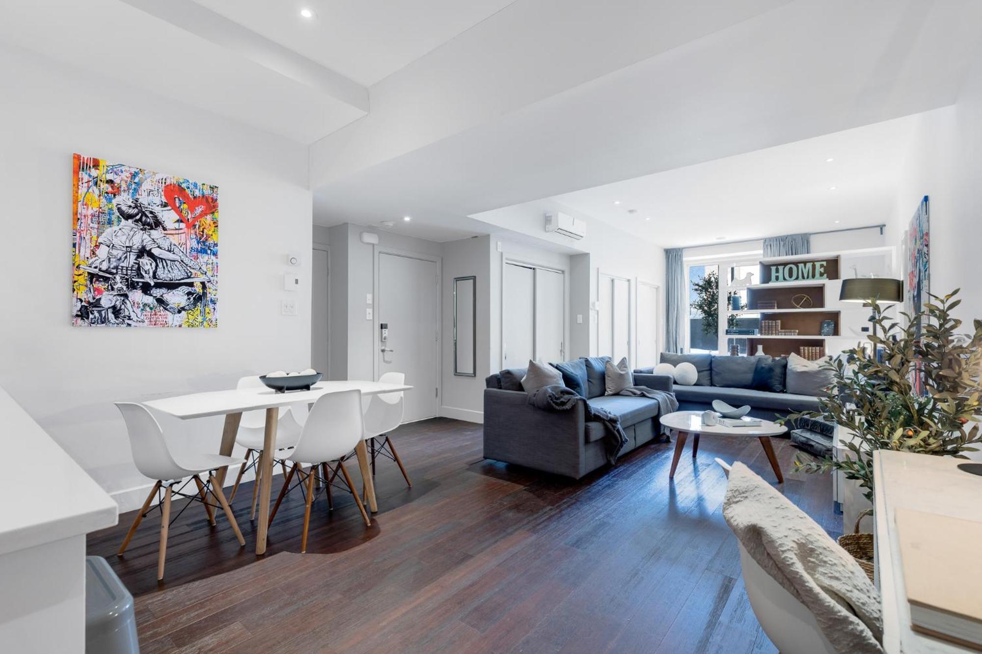 Апарт отель Liv Mtl Soho Монреаль Экстерьер фото