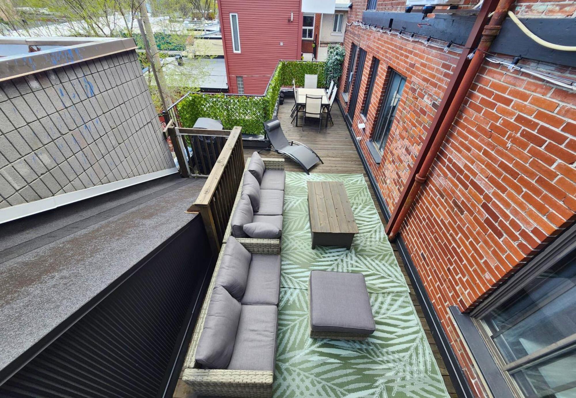 Апарт отель Liv Mtl Soho Монреаль Экстерьер фото